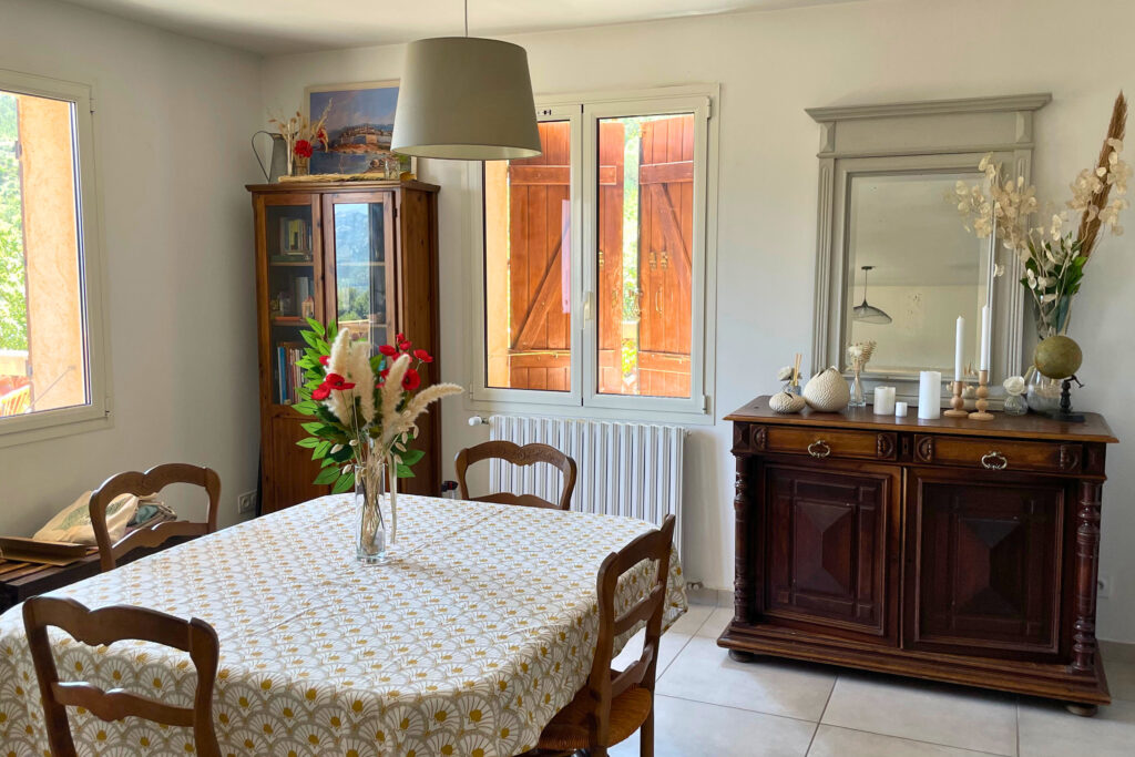 Projet d’optimisation d’espace dans une salle à manger familiale Toulon avant après