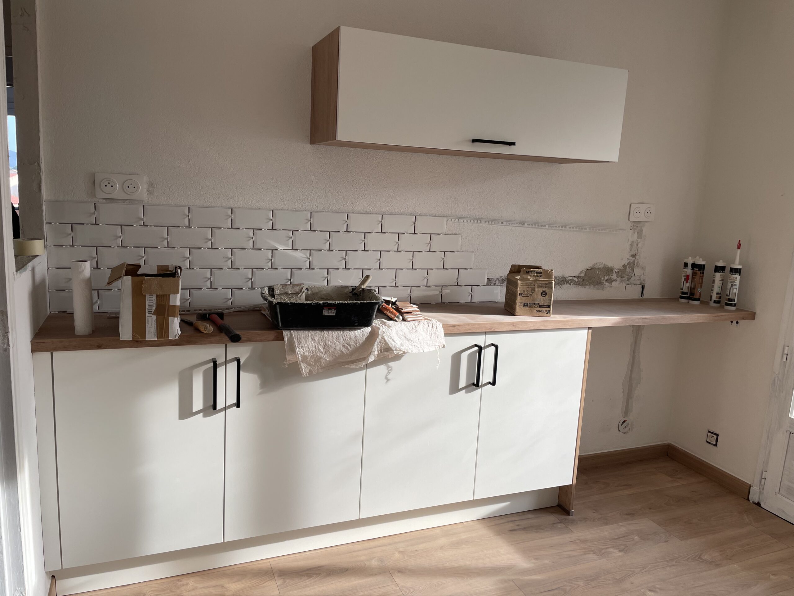 rénovation cuisine carrelage métro décoratrice d'intérieur Toulon