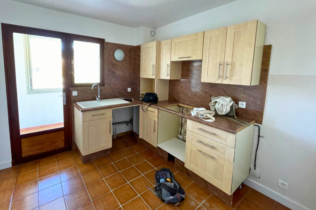 avant après rénovation cuisine dans appartement T3, optimisation d'espace
