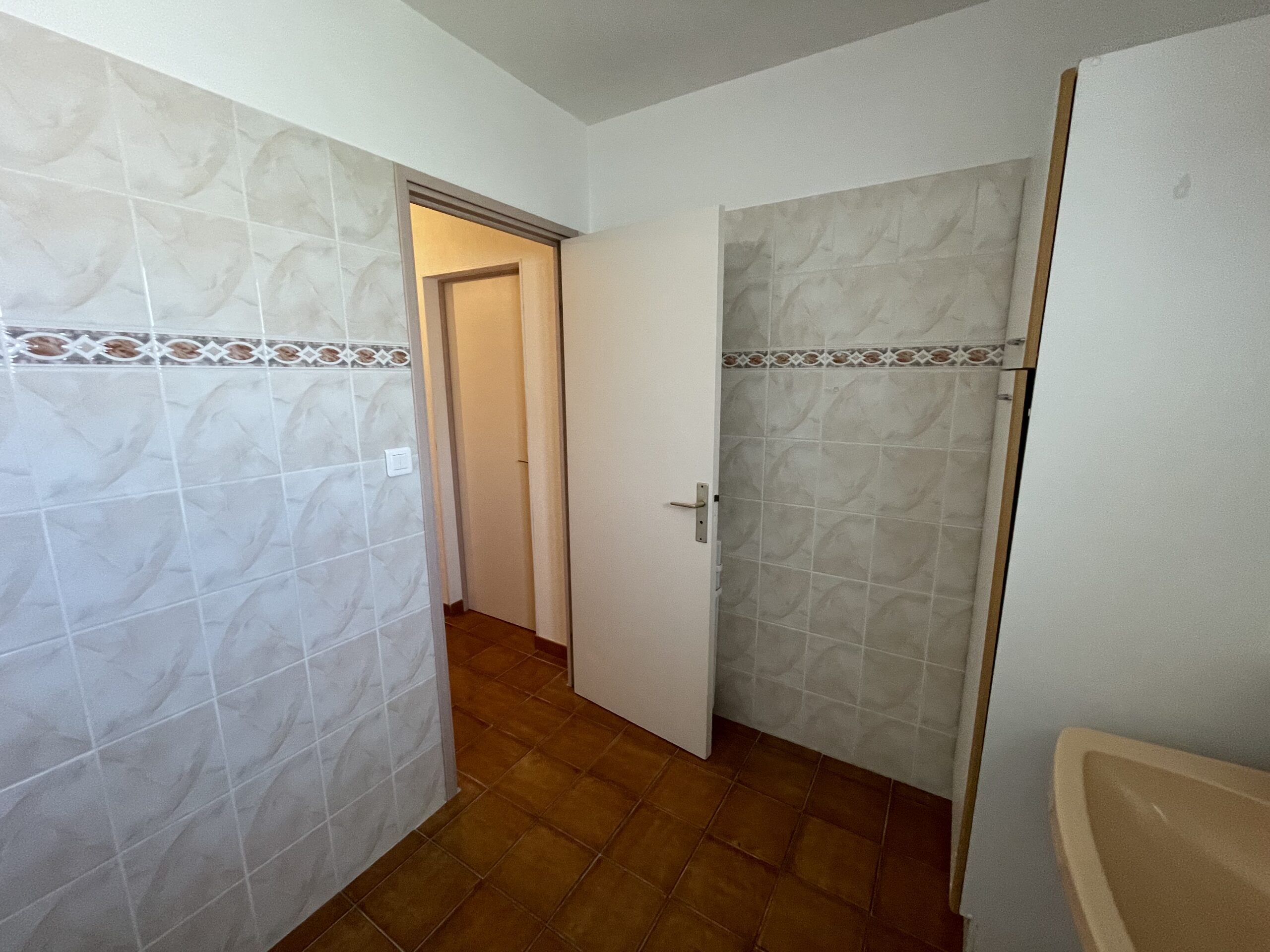 avant après rénovation salle de bain carrelage Zellige vert clair toulon Var
