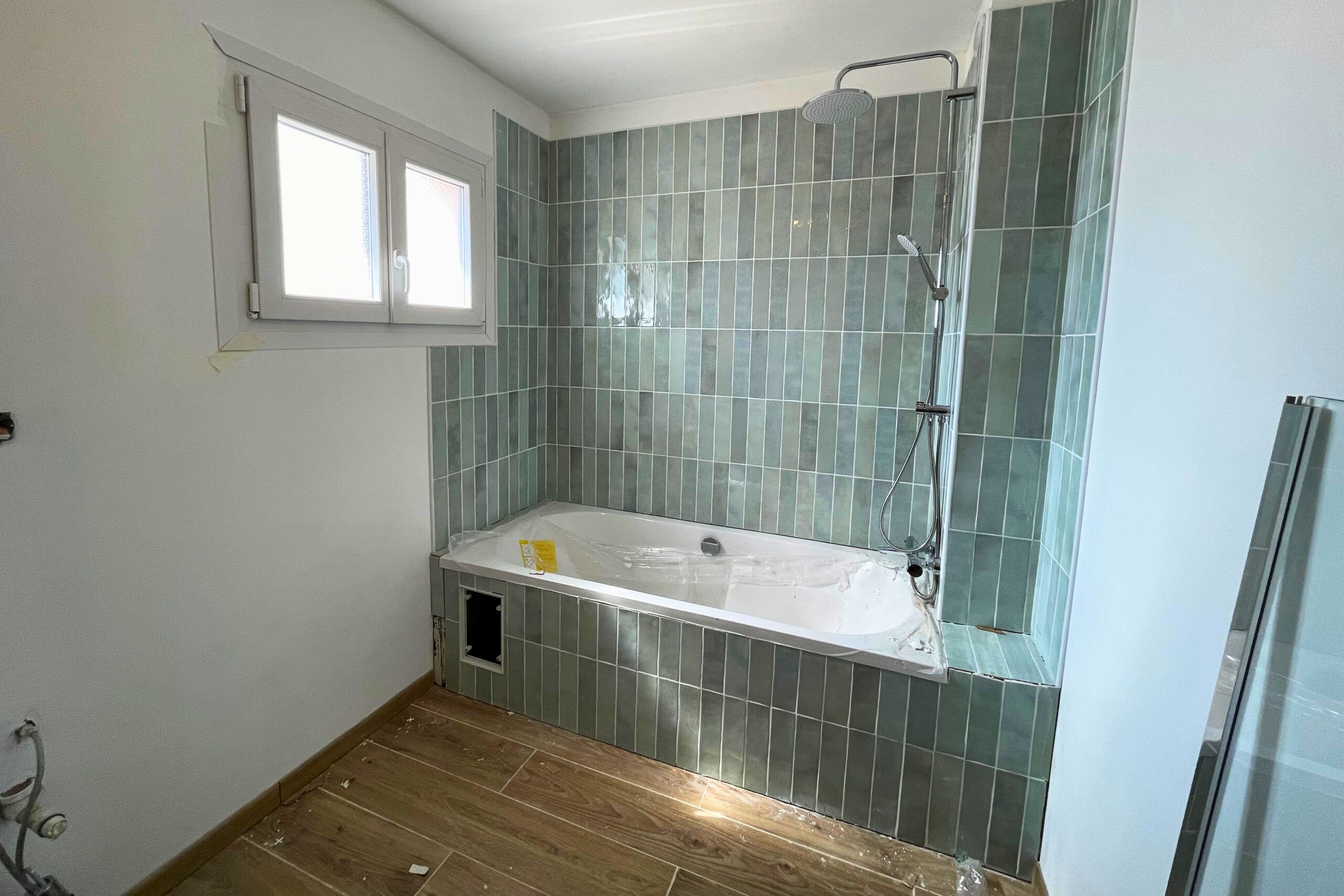 avant après rénovation salle de bain carrelage Zellige vert clair toulon Var