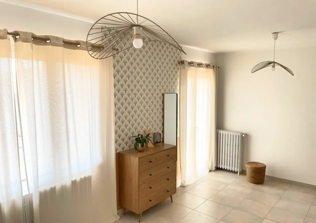 Décoration et aménagement d’une chambre, optimisation d'espace, ambiance cocooning Toulon et environs, avant après