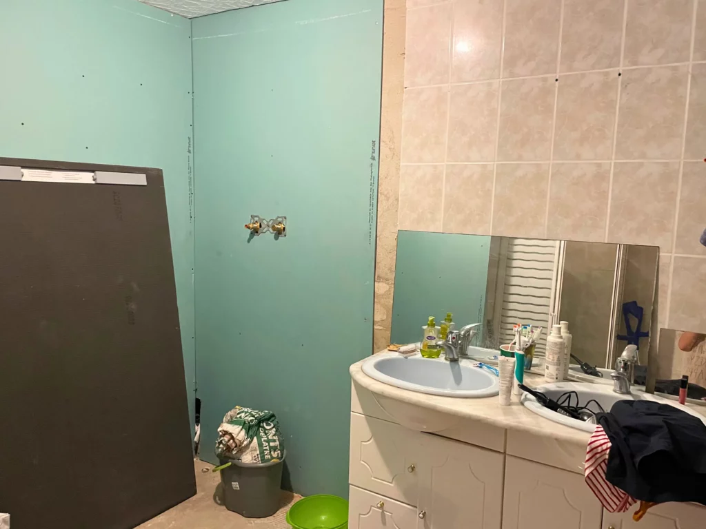 Salle de bain en travaux